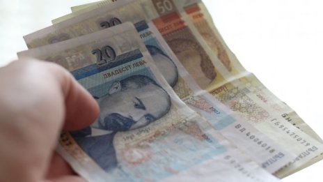 Фирмите смениха коледните бонуси за служителите с подаръци