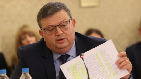 Сотир Цацаров депозира оставката си в парламента