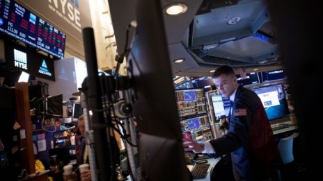 Dow загуби над 450 пункта при откриването на сесията*