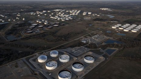 Защо американският петрол се срина до под 3 долара за барел?