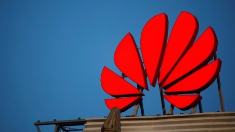 Автобиографии на служители на Huawei издават връзки с армията и правителството