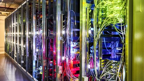 МАЕ: Ръстът на центровете за данни означава повече електроцентрали на газ и въглища