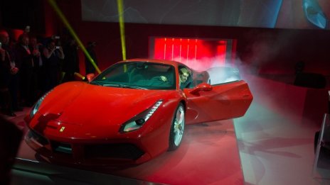 Себастиан Фетел показа бюджетно Ferrari с 670 к.с.