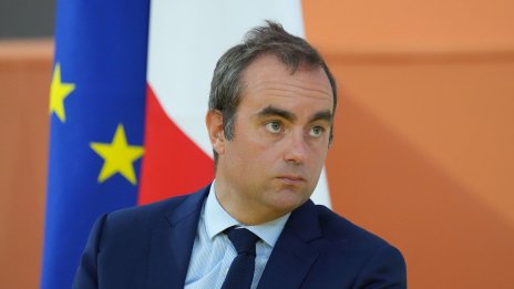 Очаквано Макрон номинира министъра на въоръжените сили на Франция за премиер*