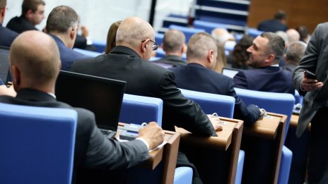 Парламентът одобри купуването на военни системи и боеприпаси за над 470 млн. лв. 