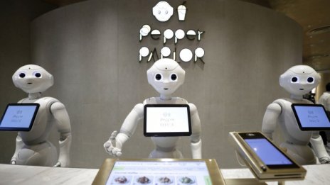 SoftBank води преговори за продажбата на френския си бизнес с роботи