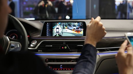 BMW предоставя на германските шофьори това, което засега Tesla само обещава