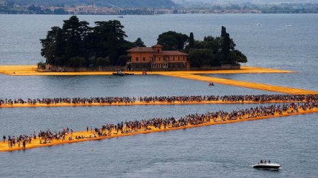 "Плаващите кейове" на Кристо се пренасят в Бургас