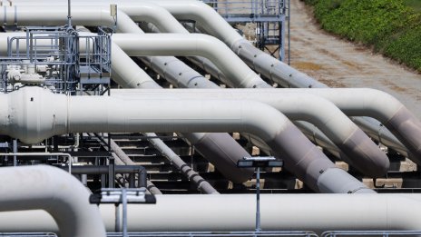 Ниските запаси от газ и войната в Близкия изток будят тревоги за зимата в Европа