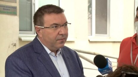 Здравният министър: Лъжа е, че областни градове ще бъдат затваряни с КПП-та