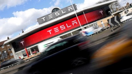 Tesla обеща: Model 3 излиза от фабриката навреме