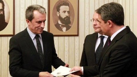  Орешарски подаде оставката на правителството