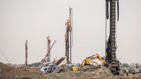 CATL стартира изграждането на завод за електромобилни батерии в Испания