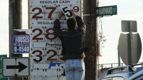 Екстремни "мечки" залагат на 40 долара за барел петрол