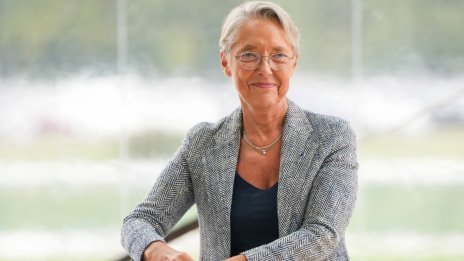 Френският премиер Елизабет Борн подаде оставка, Макрон ще състави ново правителство