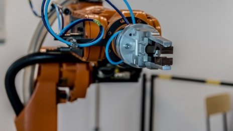 В роботиката трябват разработки, които да се популяризират извън България