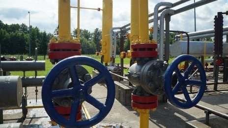 Природният газ ще оскъпи тока и парното с повече от предвиденото от КЕВР