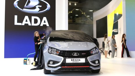 Руската „АвтоВАЗ“ отчита силен скок на продажбите на нови коли през август