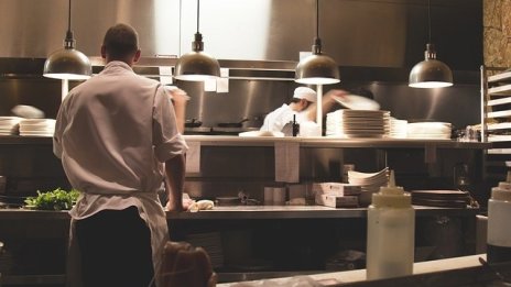 Безработицата през май пада до 8,7%