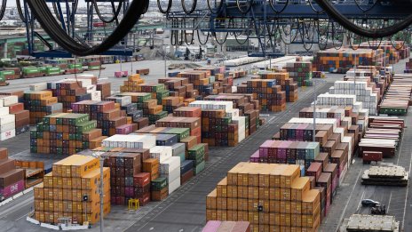 Търговският дефицит на САЩ през септември е нараснал до 2,5-годишен връх