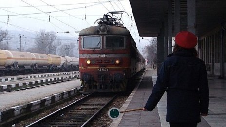 Ремонтите на влакове в БДЖ трябва да приключат догодина