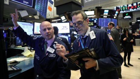 Dow се срива с 500 пункта при старта на днешната сесия*