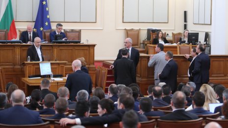 Бюджет 2022 е удължен  за 2023 г., отпада отстъпката за горивата от 0,25 лв.