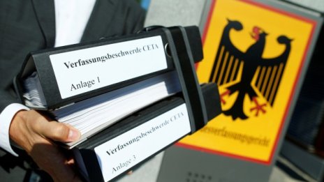 Германски активисти подадоха жалба срещу търговския пакт между ЕС и Канада