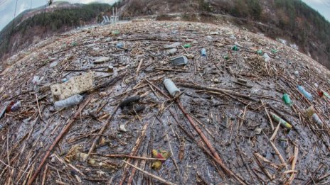 Правителството отпусна средства за почистването на Искър 