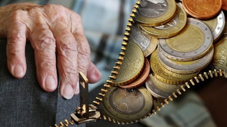 Правителството отпуска по 40 лв. коледни добавки за най-бедните пенсионери