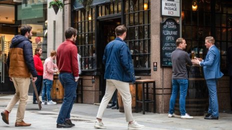 Началните заплати на Острова записаха най-силното си увеличение в историята