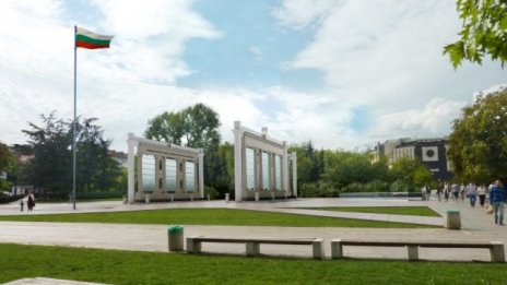 Нов живот за паметника пред НДК