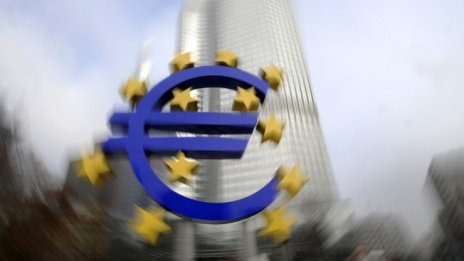 България продължава да покрива числовите критерии за членство в еврозоната