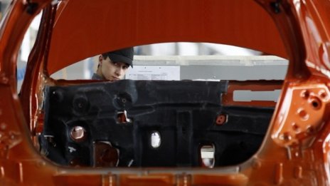 Колко европейци работят с временни договори?