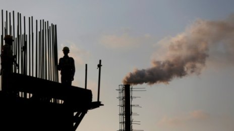 ЕК иска финансовият сектор да се включи в борбата с екологичните промени