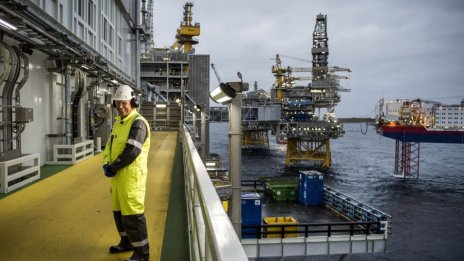 Норвегия възобновява проучването за петрол в арктически води