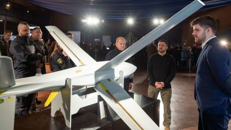 Производителят на ракетите "Фламинго" се бори да спаси името си и да увеличи производството