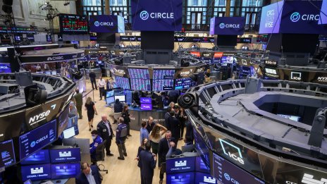 Dow се покачва след силните данни за пазара на труда, S&P 500 премина 6000 пункта*