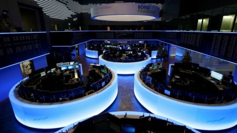 Страховете от рецесия потопиха европейските пазари