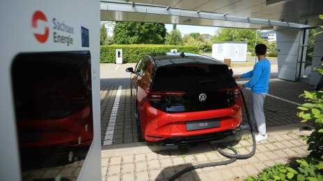 Германската коалиция договори облекчения за електромобили за 3 млрд. евро