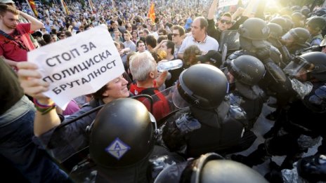 Хиляди македонци протестираха срещу предполагаемата полицейска жестокост