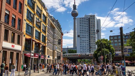 Растежът на бизнеса в еврозоната се забавя рязко през юни