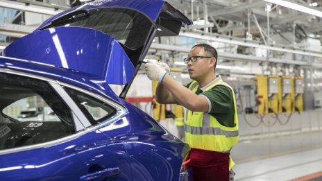 Mercedes разширява производството в Китай заради силното търсене