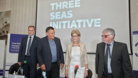 Радев: Трябва да направим региона по-атрактивен за туризъм и инвестиции