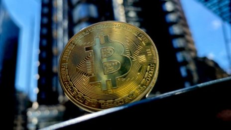 Биткойнът се сви под 32 хил. долара, след като САЩ си върнаха откупа за Colonial