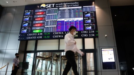 Китайските индекси бяха сред малкото изключения от червената вълна в Азия