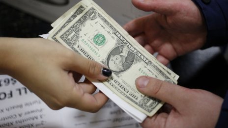 Високите разходи на американците ускоряват инфлацията през септември