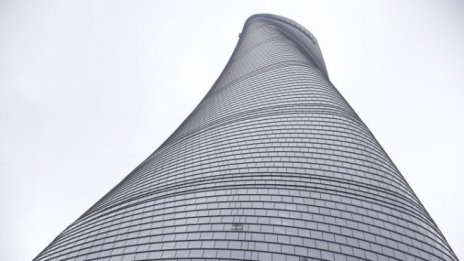 След над 2-годишно забавяне най-високата сграда в Китай вече е отворена