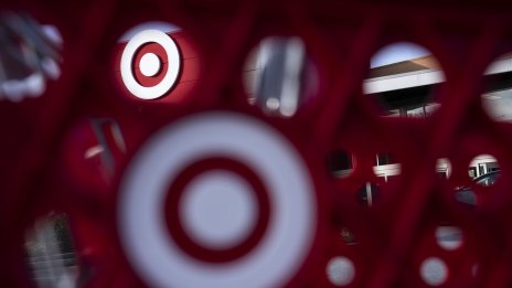 Target компенсира силните данни за четвъртото тримесечие с предпазлива прогноза