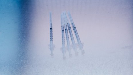 Специалист: Седмица след втората доза на Moderna човек е напълно защитен